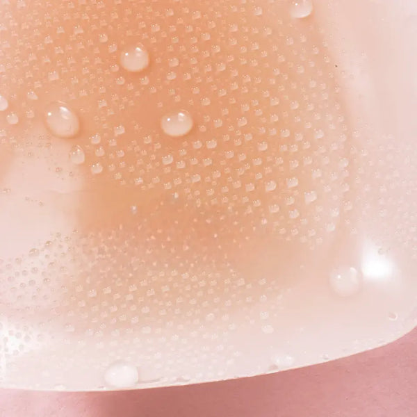 Round protector that adheres to the heat of the skin